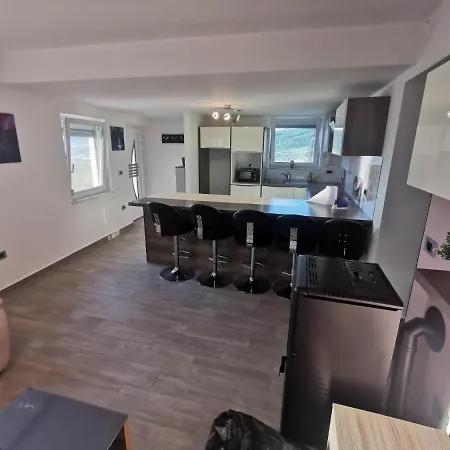 아파트 Apartma Miele 코페르